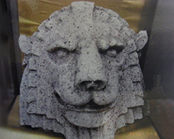 外壁にあった装飾お守り１６個の獅子頭像